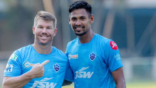 আইপিএলে ওয়ার্নারের সেই ভালোবাসার জবাব দিলেন মুস্তাফিজ
