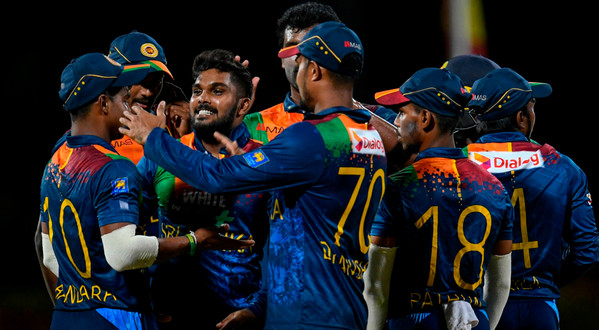 চমক দিয়ে অস্ট্রেলিয়াকে চ্যালেঞ্জ জানিয়ে লঙ্কানদের শক্তিশালী একাদশ ঘোষণা