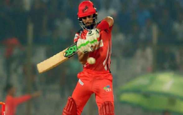 দুর্দান্ত ব্যাটিংয়ে সিকান্দার রাজা, দেখেনিন সর্বশেষ স্কোর