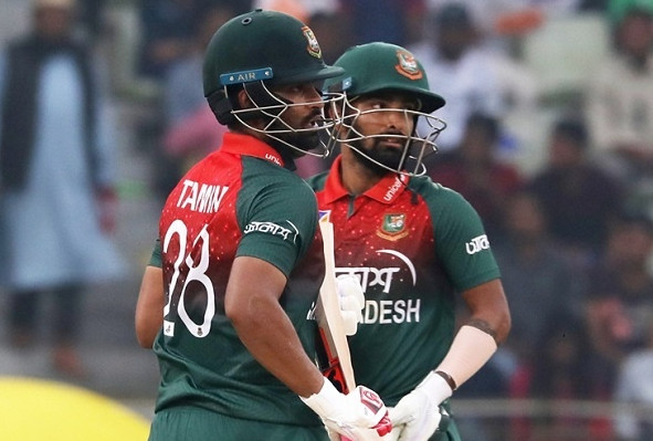 তামিমের অর্ধ শতকে দলীয় ১০০ পার, জুটি ভেঙ্গে গেলো লিটন তামিমের