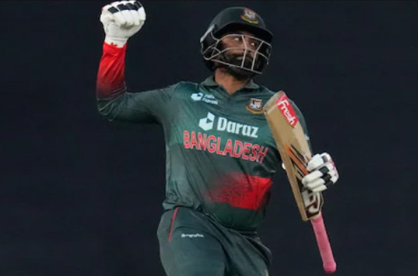 বিশ্বের অন্যতম সেরা খেলোয়াড়দের পিছনে ফেলে নতুন এক রেকর্ড গড়লেন তামিম