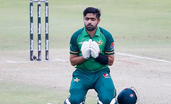 বাবর আজমের টপ র্যাঙ্কিং নিয়ে টানাটানি করছেন টিম ইন্ডিয়ার এক নতুন খেলোয়াড়