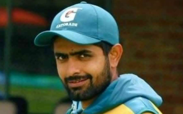 অস্ট্রেলিয়া বিশ্বকাপে মালিক ও হাফিজের খেলা নিয়ে চূড়ান্ত সিদ্ধান্ত জানিয়ে দিলেন বাবর আজম
