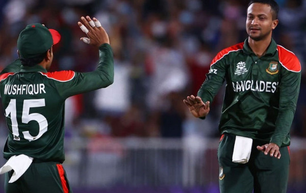 সাকিবের অনুরোধ অনায়েসেই মেনে নিল মুশফিক