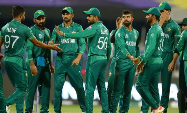 একাধিক চমক দিয়ে বিশ্বকাপের দল ঘোষণা করলো পাকিস্তান
