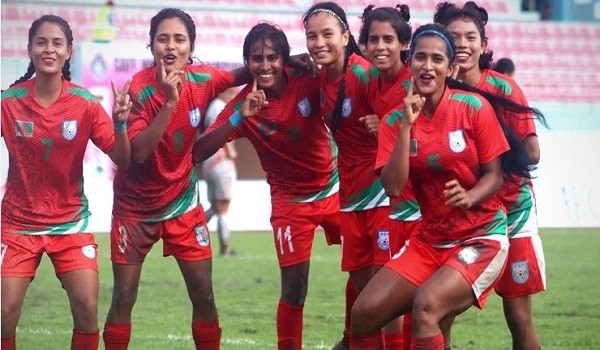 শিরোপা জয়ী নারী ফুটবলারদের জন্য ৭ দাবি