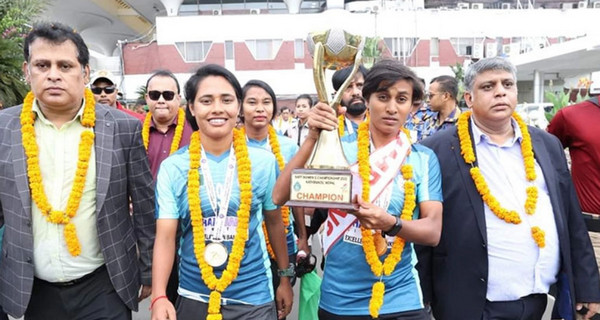 চুরি যাওয়া টাকা ফুটবলারদের দিতে চায় বাফুফে
