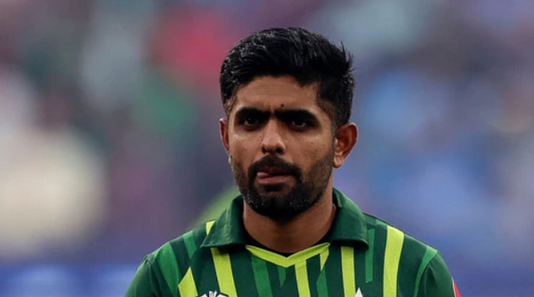 বাবর কে অধিনায়কত্ব ছাড়ার পরামর্শ দিলেন সাবেক পাকিস্তানি তারকা