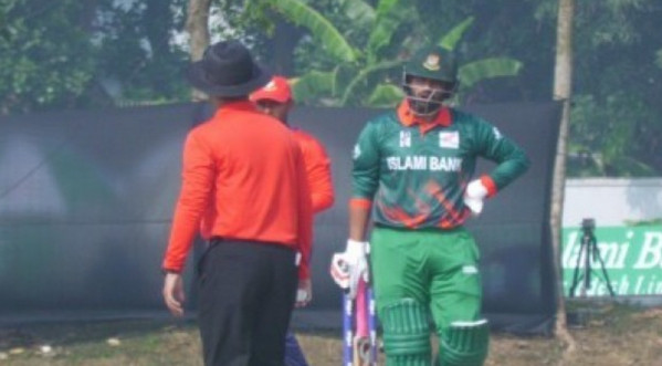 আবারও আম্পায়ারিং বিতর্ক, এবার শিকার তামিম নিজেই