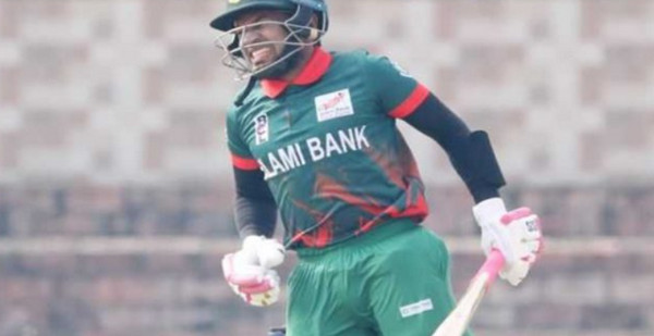 মুশফিকের ঝড়ো ব্যাটিংয়ে বড় সংগ্রহে দল