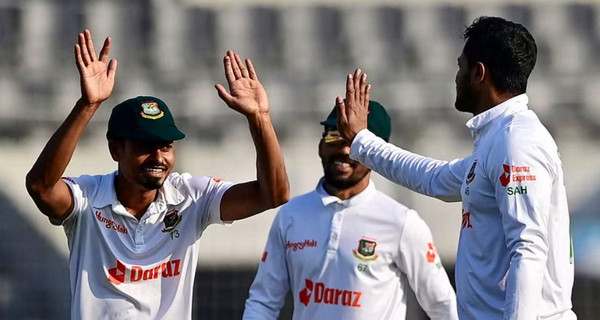 শেষ হল ঢাকা টেস্টের দ্বিতীয় দিন, দেখুন সর্বশেষ ফয়ালফল