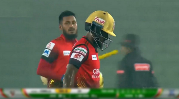 ব্যাটিং নৈপুণ্যতায় ঢাকাকে যতরানের লক্ষ্য দিল কুমিল্লা