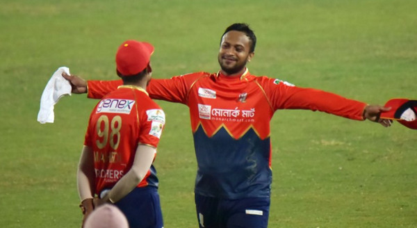 তামিম কিংবা মাশরাফির নয়, বিপিএলে যে রেকর্ড এখন শুধুই সাকিবের