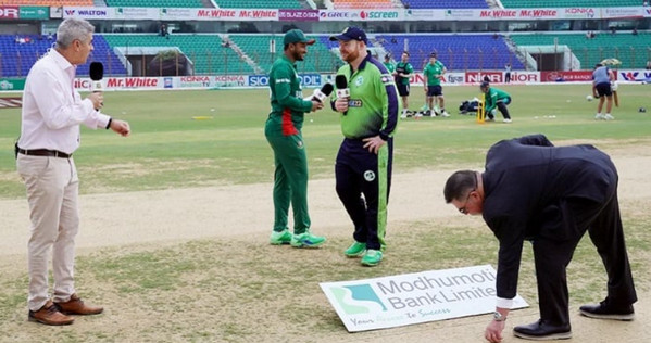 টসে জিতে সে সিদ্ধান্ত নিলেন সাকিব আল হাসান