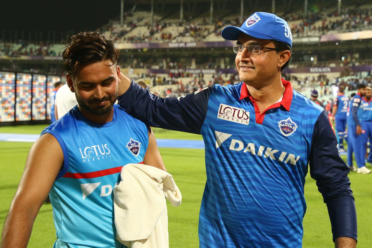 দিল্লির ডাগ আউটে ঝুলছে পন্থের জার্সি! সৌরভদের নিয়ে খুশি নয় বোর্ড