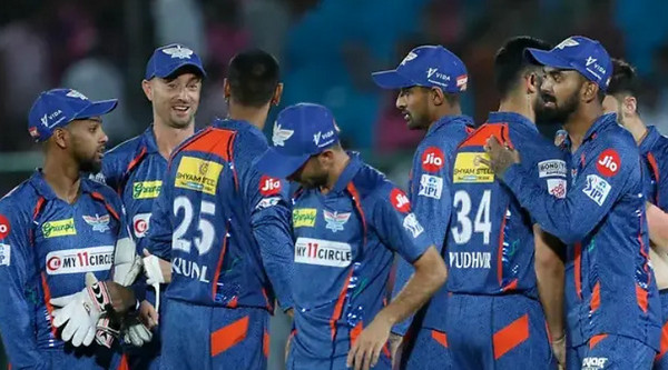 চমক দিয়ে চেন্নাইয়ের বিপক্ষে শক্তিশালী একাদশ ঘোষণা করল লখনউ