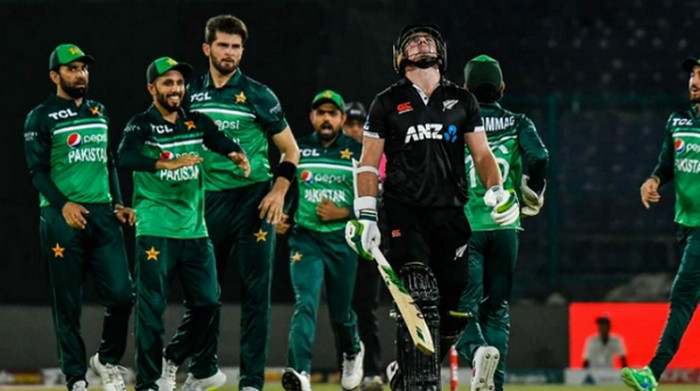 নতুন এক ইতিহাস গড়ে শীর্ষে পাকিস্তান