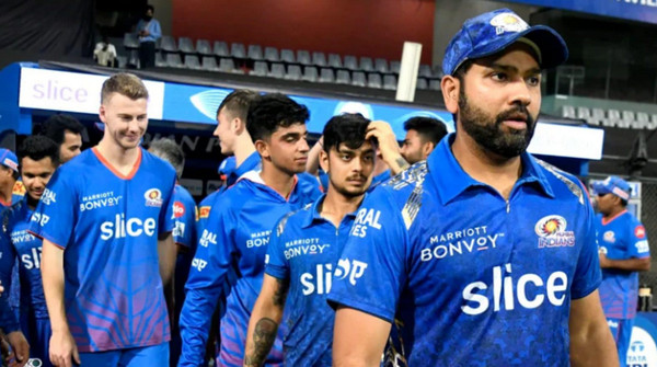 শক্তিশালী লখনৌয়ের বিপক্ষে নির্ভরযোগ্য একাদশ ঘোষণা করলেন মুম্বাই