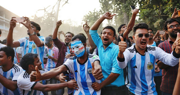 ৩ গোলের ম্যাচে আর্জেন্টিনার বিশাল জয়