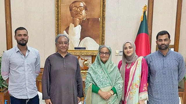 তামিম অবসর ভাঙায় খুশিতে মাশরাফির পোস্ট