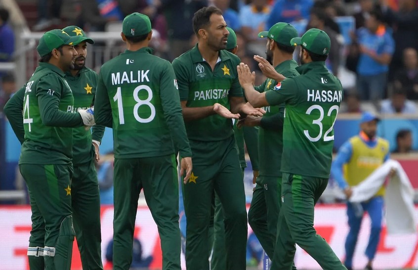 পাকিস্তান তার এক পেসার কে হারালো