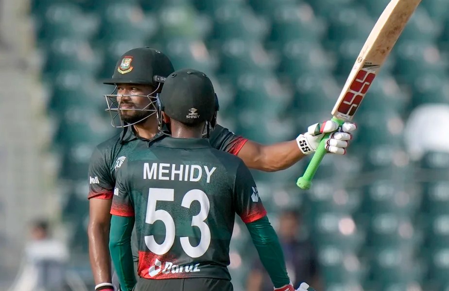 রশিদ খানকে উপযুক্ত জবাব দিয়ে বিশাল রানের টার্গেট
