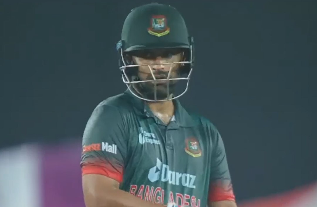 এলোমেলো ভাবে এগিয়ে যাচ্ছে বাংলাদেশ ৫ উইকেট হারিয়ে বাংলাদেশের সর্বশেষ স্কোর