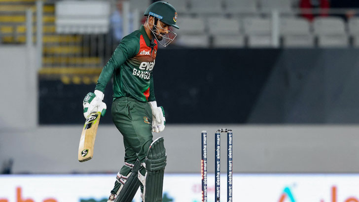 শান্ত-লিটনের আর্লি বিদায়, ব্যাট হাতে হাল ধরেছেন জুনিয়র তামিম