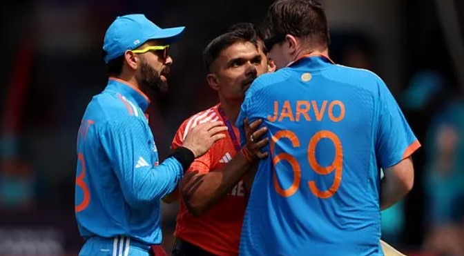 হঠাৎ মাঠে ঢুকে এ কোন কান্ড করলেন, জার্ভো ৬৯