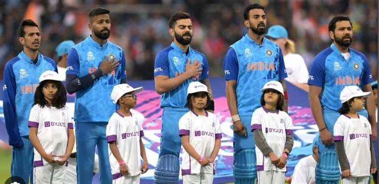 যে করণে জাতীয় সঙ্গীতের সময় খেলোয়াড়দের সঙ্গে শিশুরা থাকে, ৯০% মানুষের অজানা