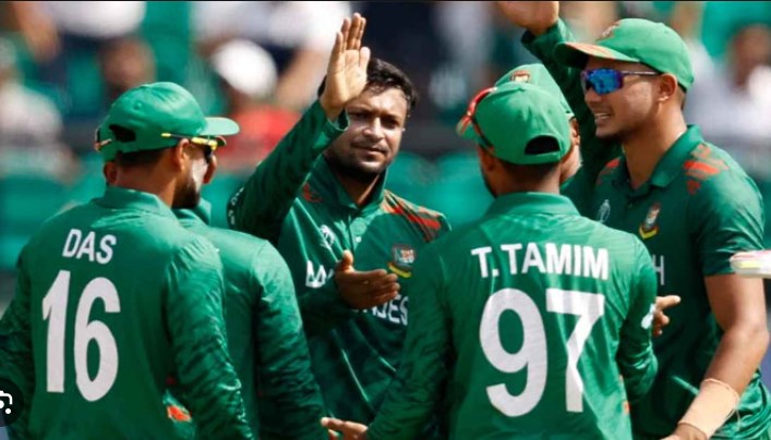 দিনের শুরুতে সাকিবের প্রথম আঘাত