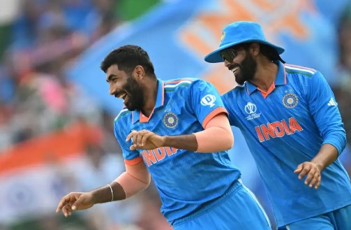 ভারতের বোলিং তোপে দাড়াতেই পারল না পাকিস্তান, দেখে নিন আপডেট স্কোর