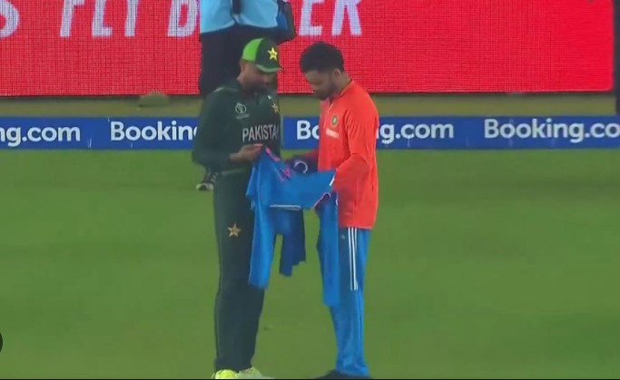 বাবরের উপর রেগে আগুন হয়ে যা বললেন ওয়াসিম আকরাম