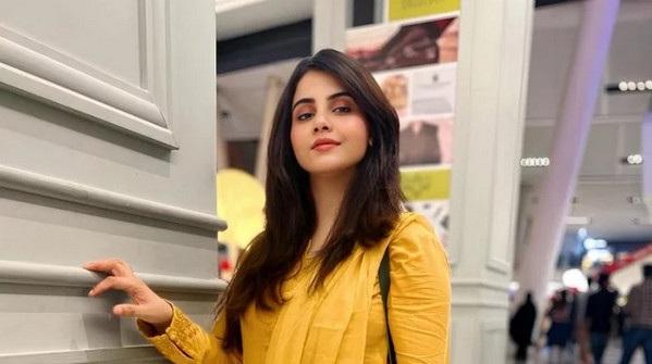 পাকিস্তানের সেই অভিনেত্রী বাংলাদেশিদের গালি দেওয়ায় ভারতীয়দের বেশরম বলছেন
