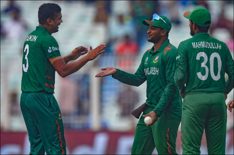 ইংল্যান্ডকে হারিয়ে টাইগারদের বিশ্বকাপে সেমিফাইনালের স্বপ্ন টিকিয়ে রাখল ভারত