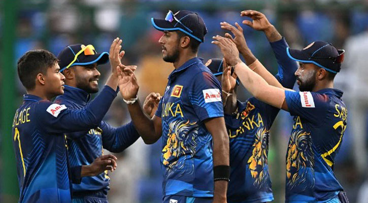 টানা হারের পর আবার নতুন বিপদে শ্রীলঙ্কার ক্রিকেটার ও কোচিং স্টাফ