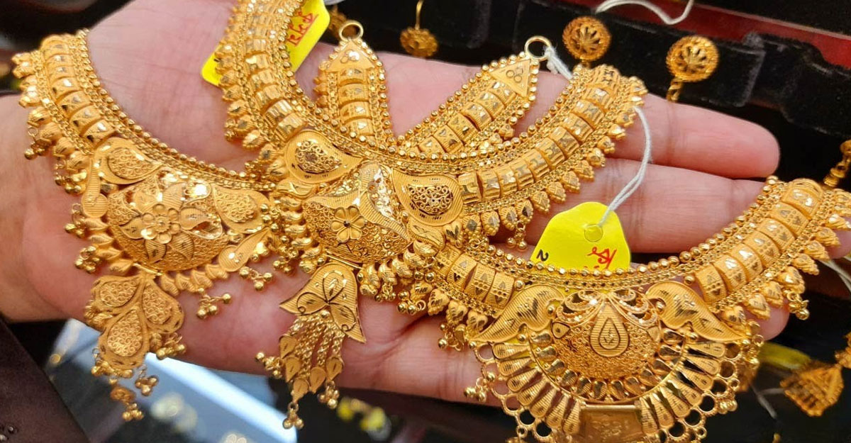 স্বর্ণের দামে নতুন রেকর্ড, আজ থেকে কার্যকর