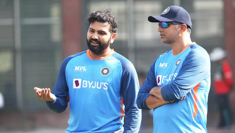 দক্ষিণ আফ্রিকার মাঠে ব্যাট করা কঠিন চিন্তায় রাহুল দ্রাবিড়, রোহিতদের সতর্ক করছেন কোচ