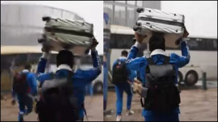 এবার নিজেদের ব্যাগ মাথায় নিয়ে প্লেনে উঠলো ভারতের ক্রিকেটাররা
