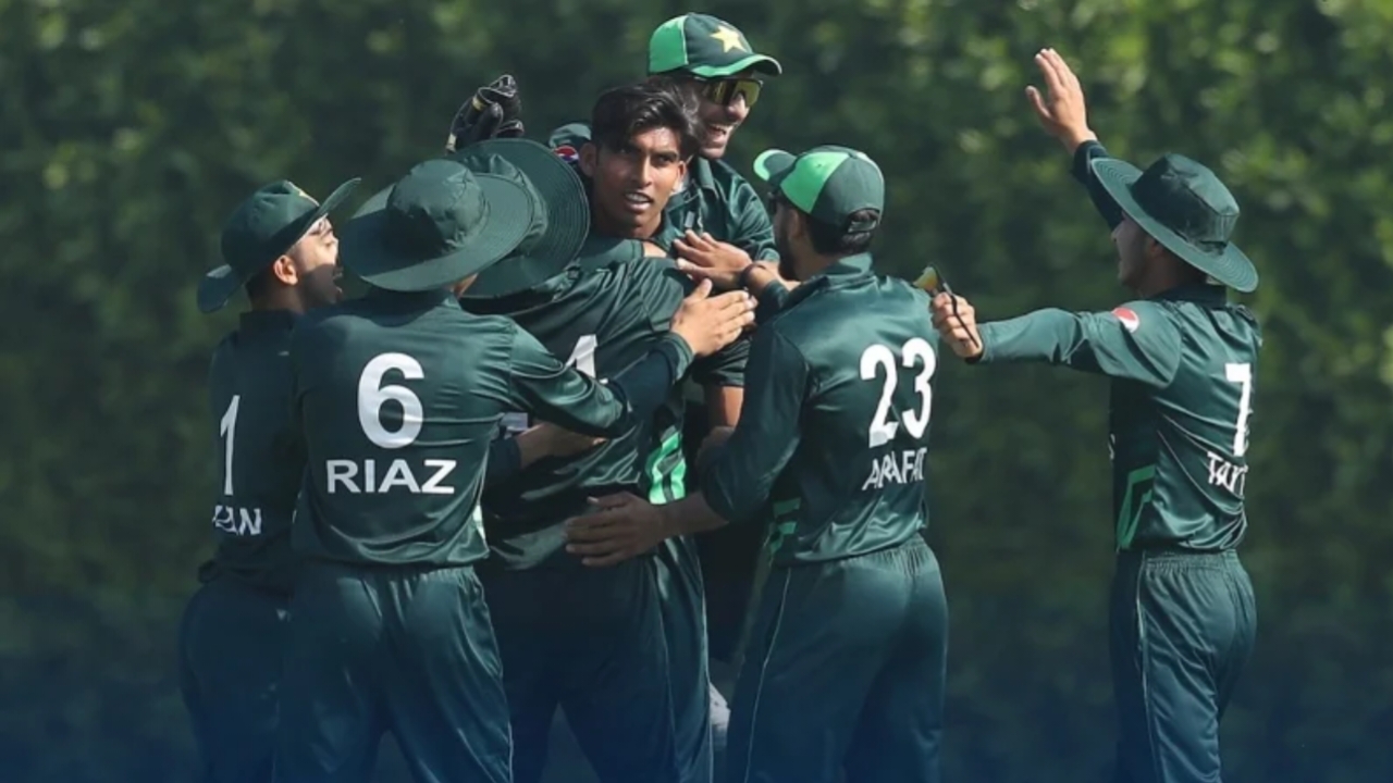 হাইভোল্টেজ ম্যাচে ভারতকে উড়িয়ে দিলো পাকিস্তান