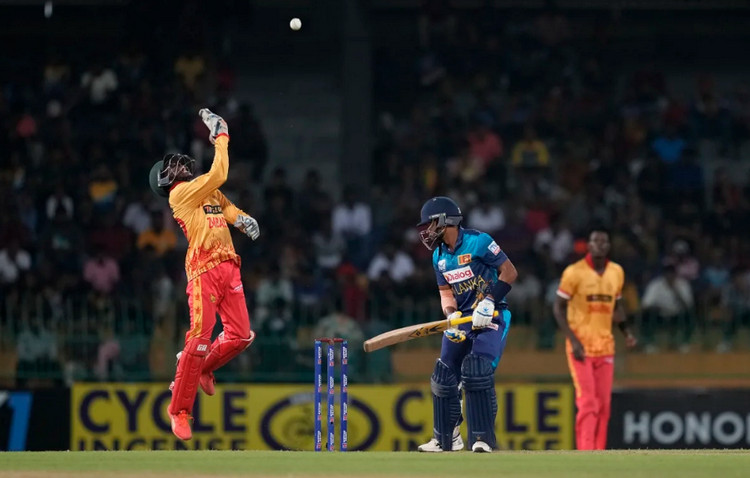 থ্রিলার সিনেমা স্টাইলে শ্রীলঙ্কাকে হারালো জিম্বাবুয়ে