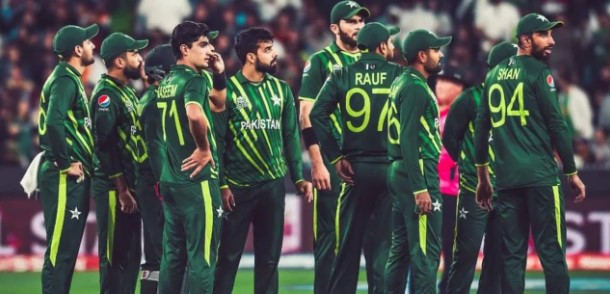 হঠাৎ পদত্যাগ করলেন পাকিস্তানের দুই কোচ