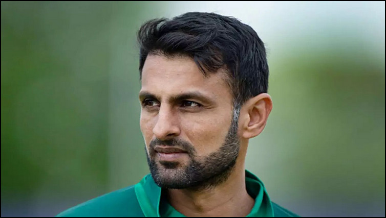 বিপিএল চলাকালেই দুবাই উড়াল দিলেন শোয়েব মালিক!