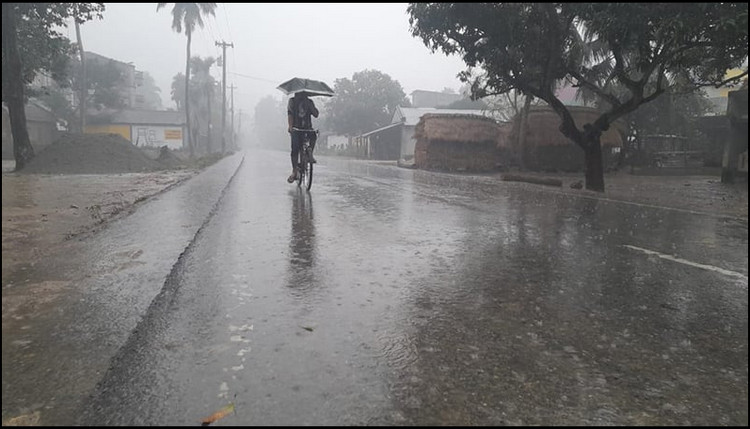 ব্যাপক শীতের মধ্যেই বৃষ্টি হতে পারে এই সব জেলায়