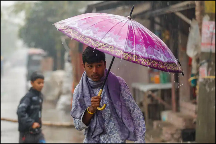 বৃষ্টির সাথে শুরু হবে শীত, নতুন তথ্য দিলো আবহাওয়া অফিস