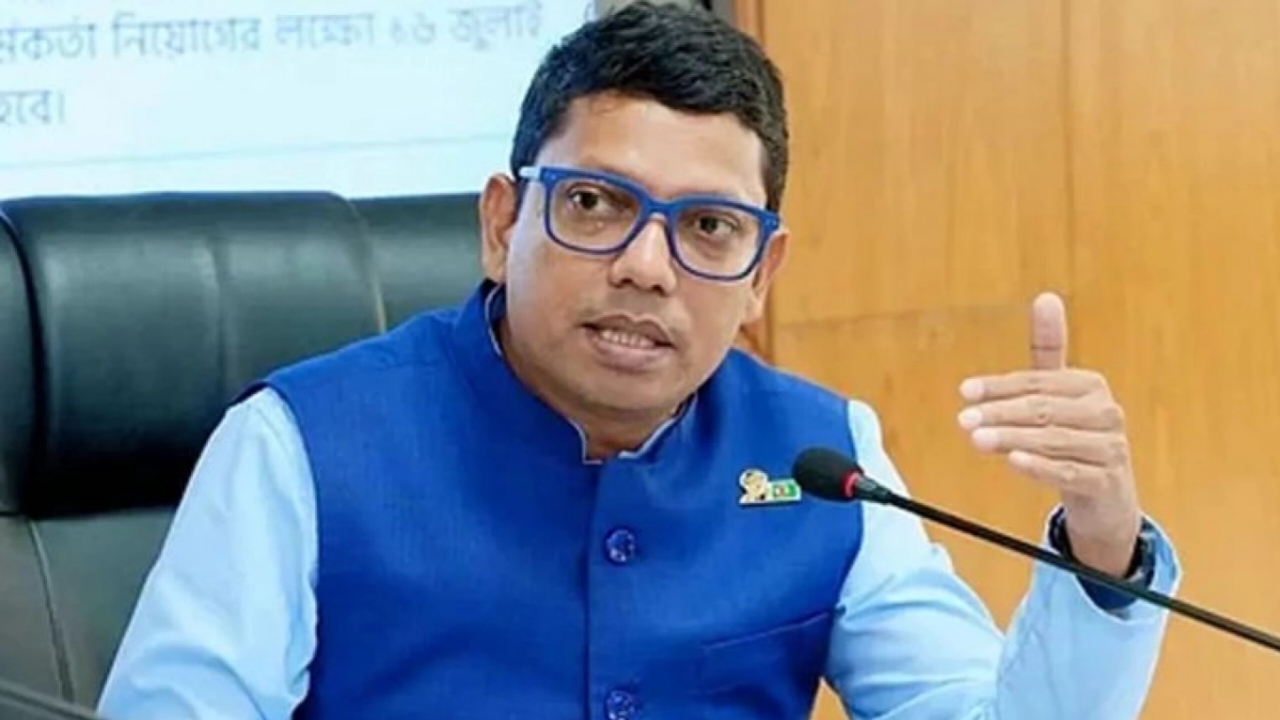 প্রধানমন্ত্রী দেওয়া শাস্তি মাথা পেতে নিলেন পলক