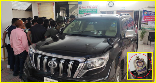 স্বরাষ্ট্র মন্ত্রীর গাড়ি থেকে বস্তাভর্তি টাকা উদ্ধার করলো শিক্ষার্থীরা, গুণে যত হল