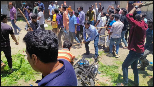 দুই গ্রুপের মধ্যে চলছে ব্যাপক সং*ঘ'র্ষ