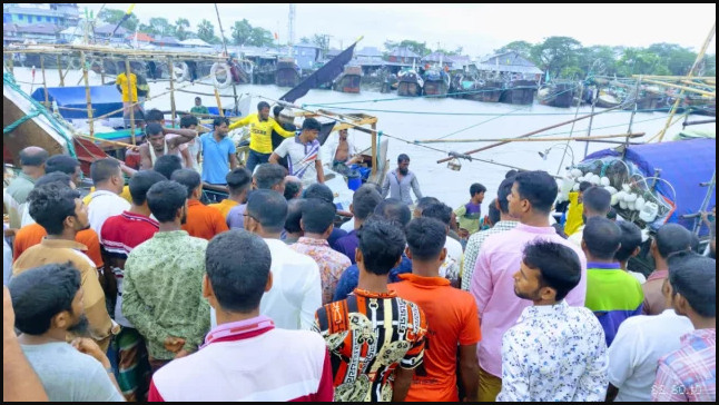 প্রচন্ড ঝড়ে ঝড়ে মেঘনায় ডুবে গেছে ১০ টি ট্রলার, প্রানহানি সহ নিখোঁজ ৮ ট্রলার