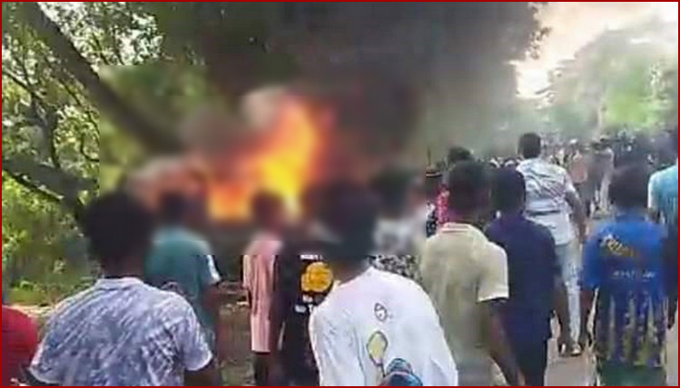 সেনাবাহিনীর গাড়িতে হামলা, ২ সেনার প্রাণহানি